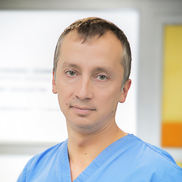 Bartosz Godlewski - Neurochirurg